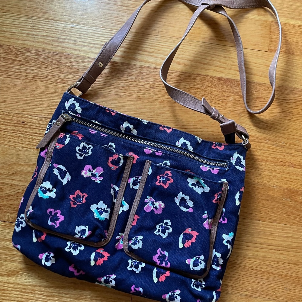 EUC Merona Navy & Floral Soft Medium Crossbody Purse w/ Leather Strap